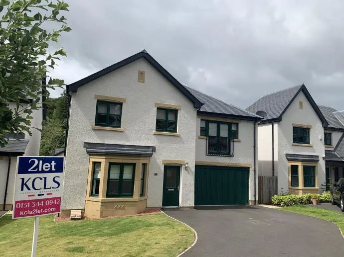 5 bed detached house to rent